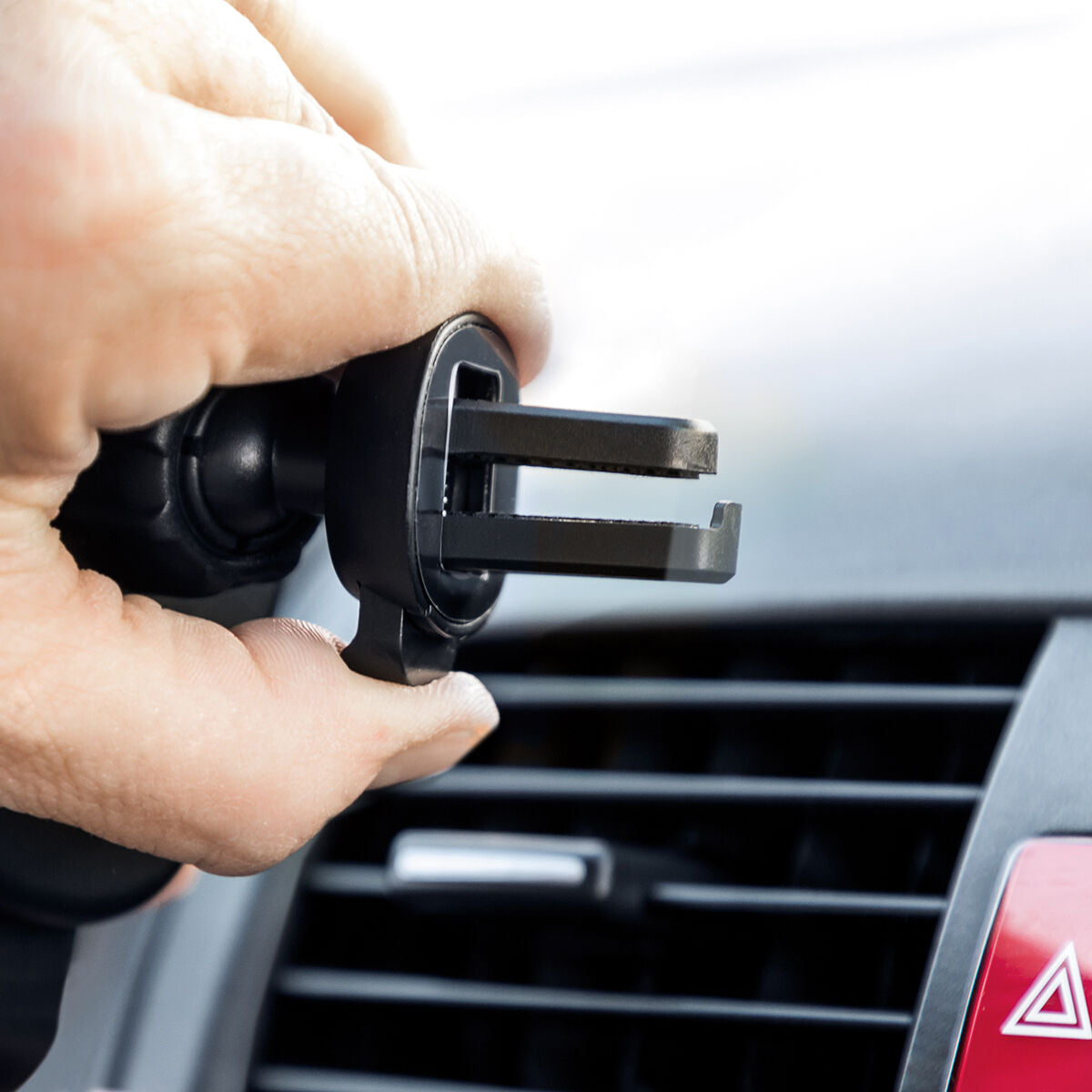 Kabellose Handyhalterung fürs Auto – 2-in-1 Ladegerät & Halter von InnovaGoods